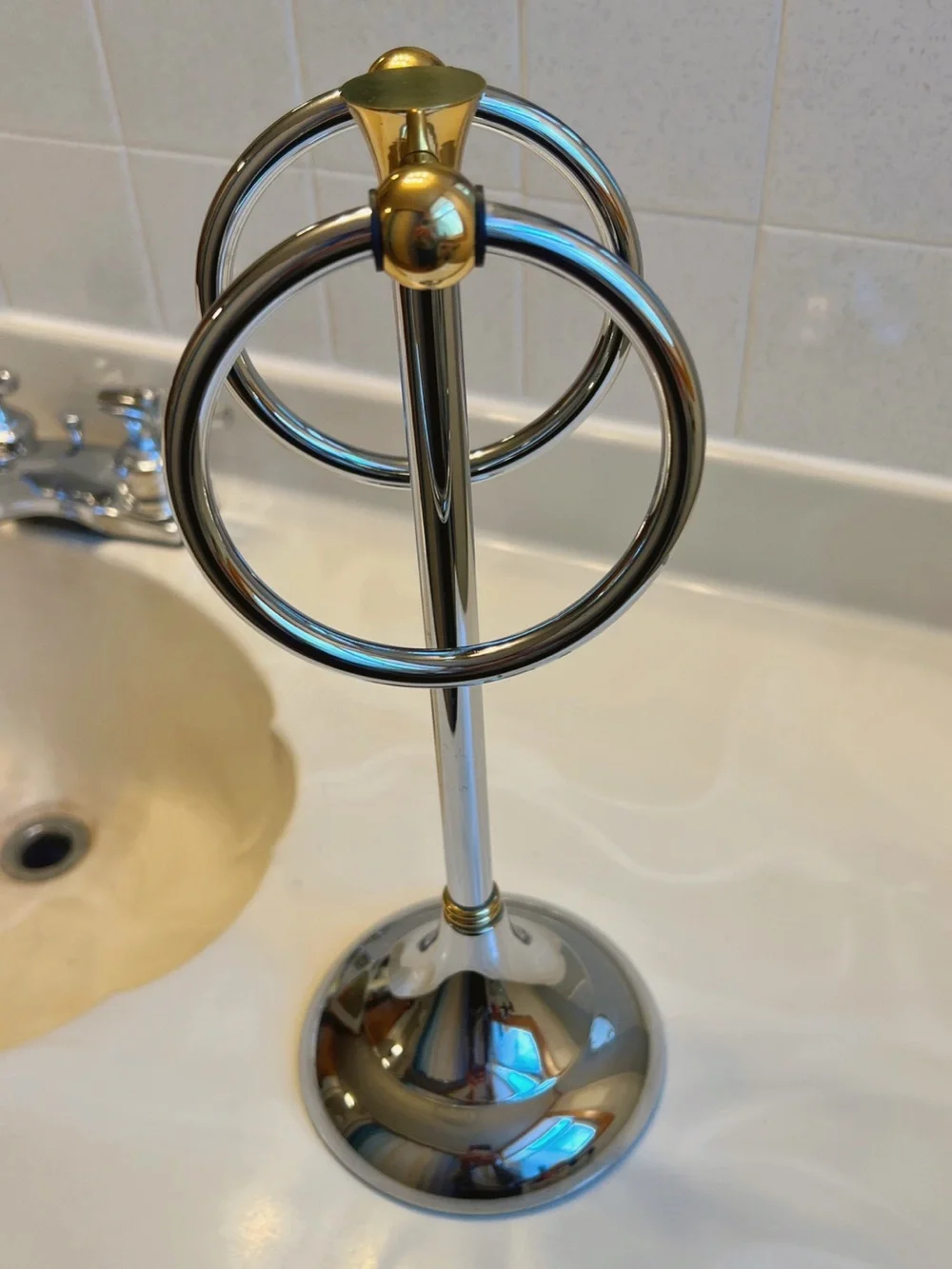 Vintage 2 Ring Countertop Towel Holder